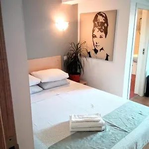 Konukevi (adults Only), Bükreş